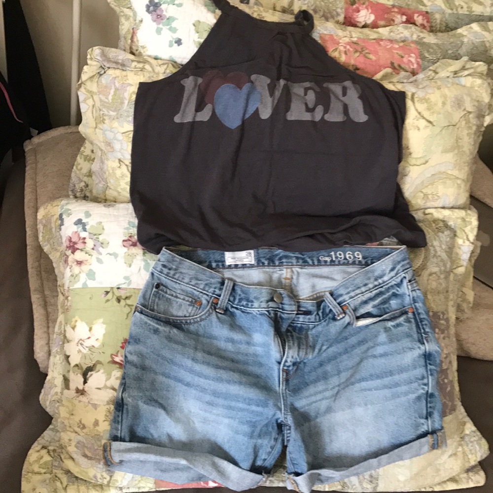 Gap Sexy boyfriend light wash shorts, sz 28, EUC!